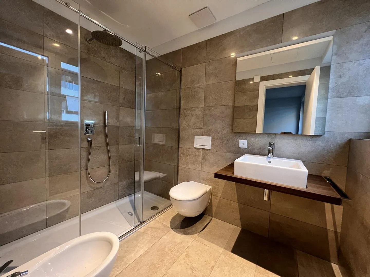 PENTHOUSE WITH SPLENDID LAKE VIEW - Photo 7 of 12