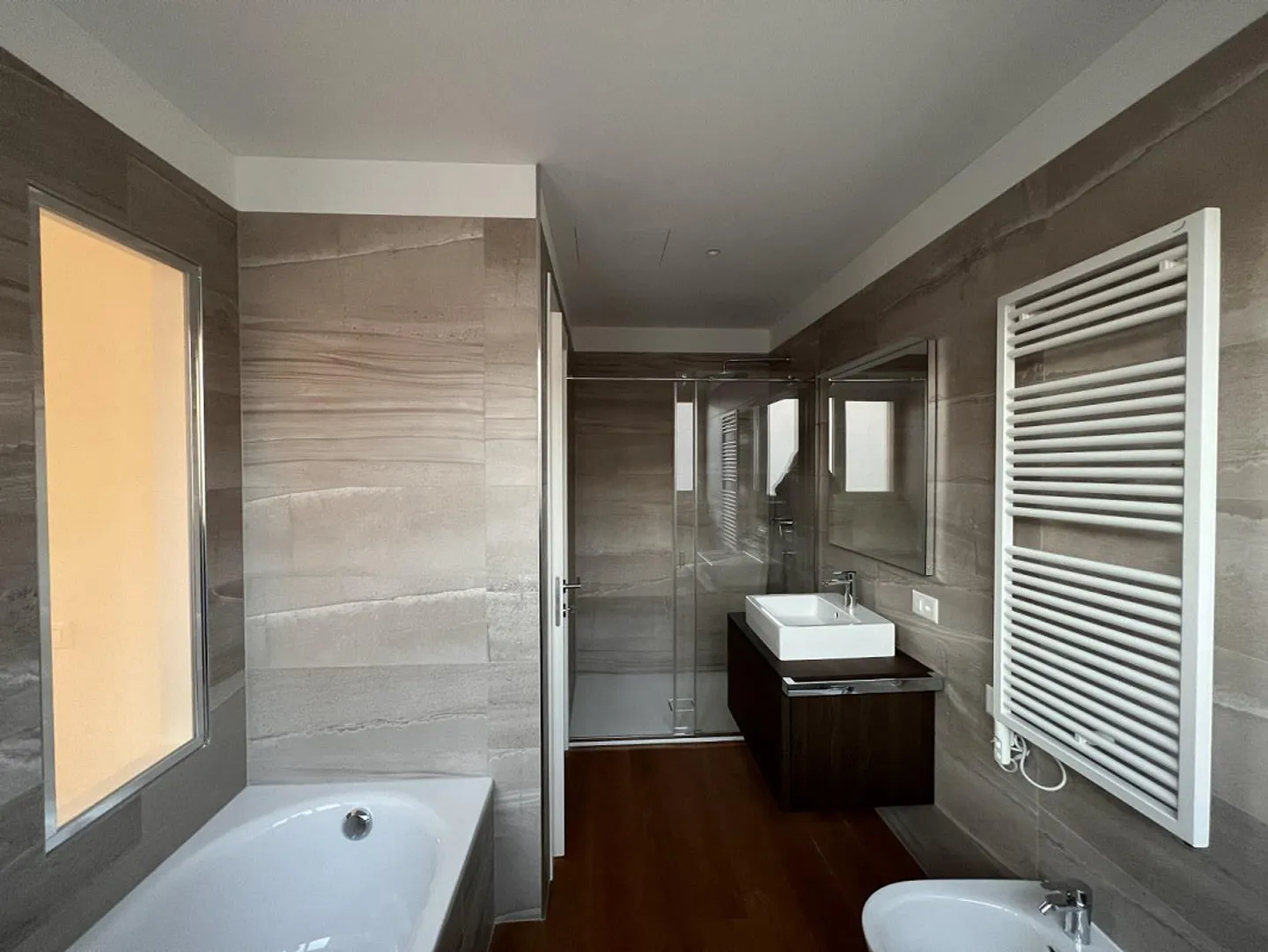 PENTHOUSE WITH SPLENDID LAKE VIEW - Photo 9 of 12