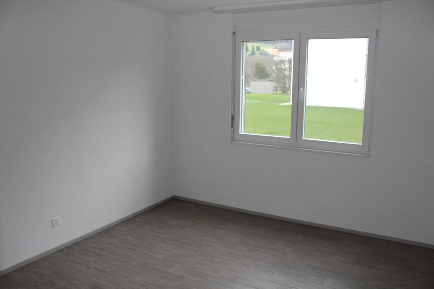 Charming Apartment with Balcony - Photo 4 of 8