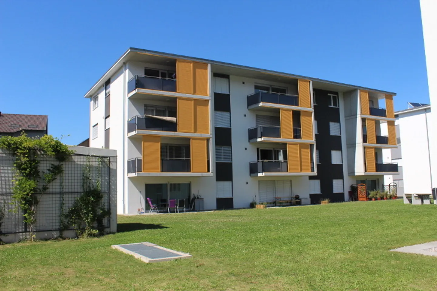 Charming Apartment with Balcony - Photo 8 of 8