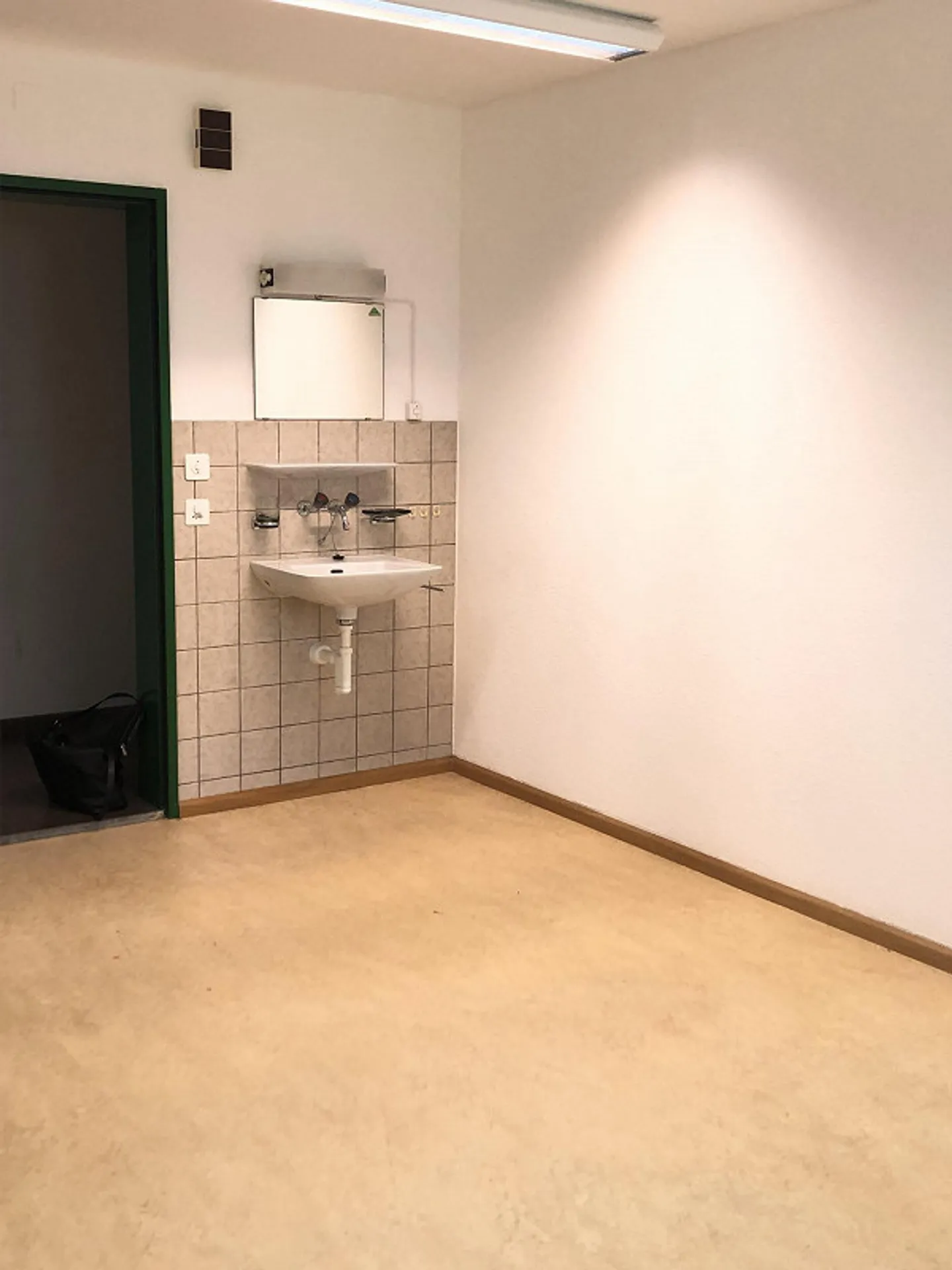 Stanza hobby riscaldata con bagno in comune - Foto 3 di 3