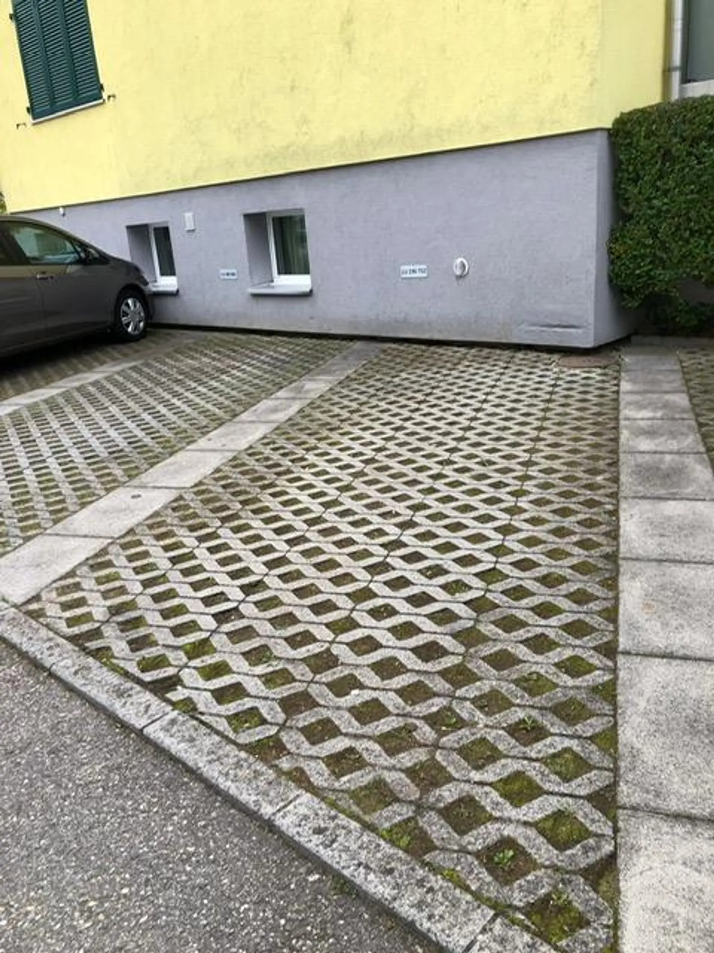 Parkplatz an zentraler Lage zu vermieten - Foto 1 von 3
