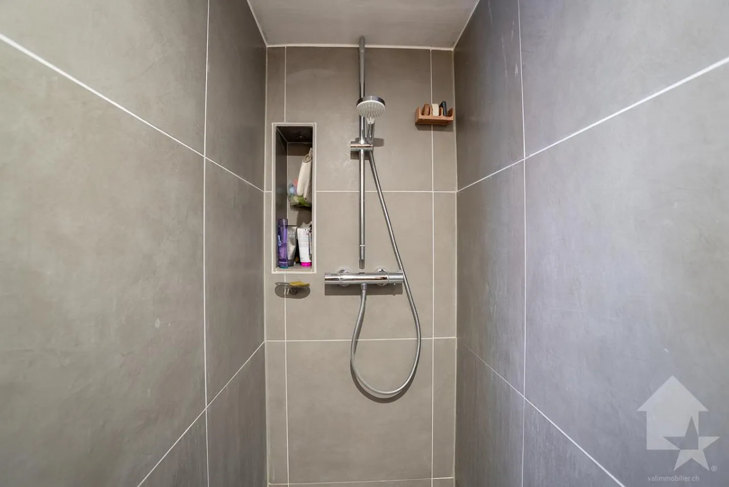 Renovated 4.5-room chalet, 103 m2, view and sun - Photo 12 of 23