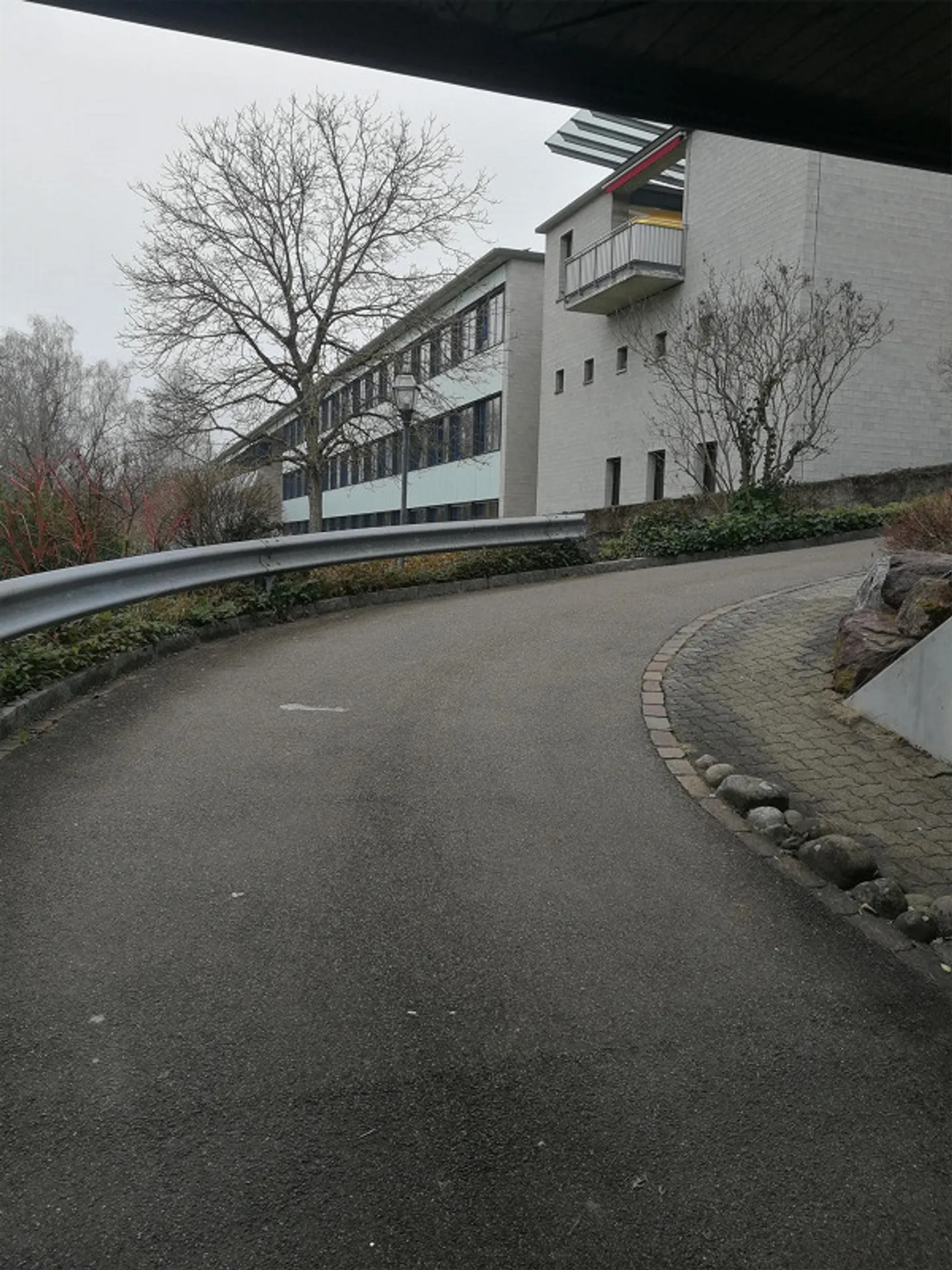 Sicheren Parkplatz mieten - Foto 2 von 3