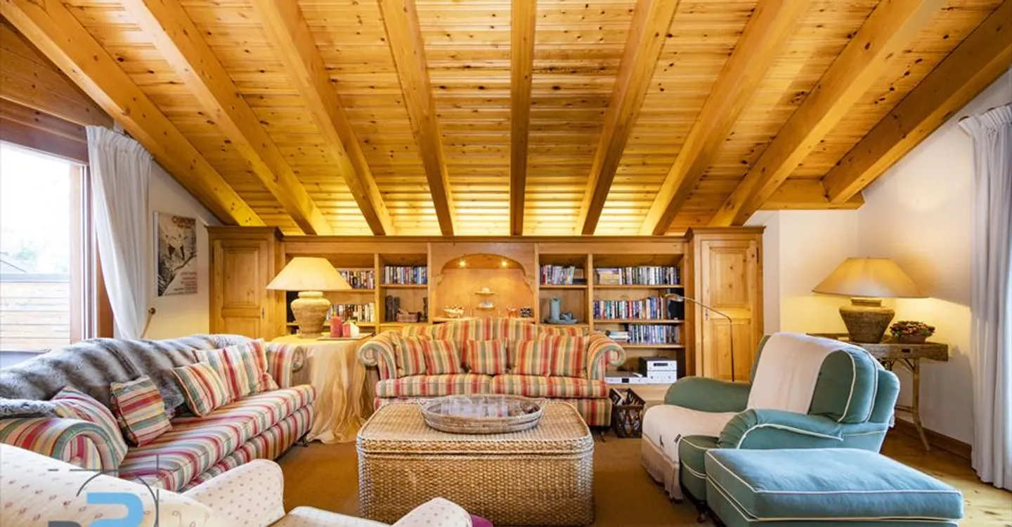 Attic Apartment by Lake - Photo 3 of 13