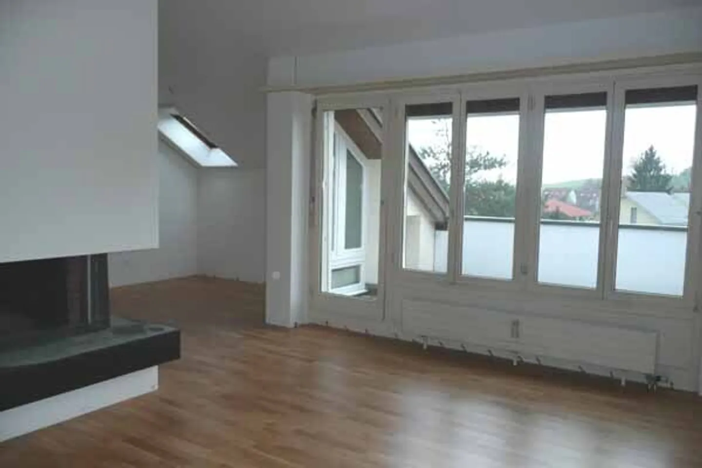 Helle Dachwohnung mit zwei Terrassen - Foto 2 von 4