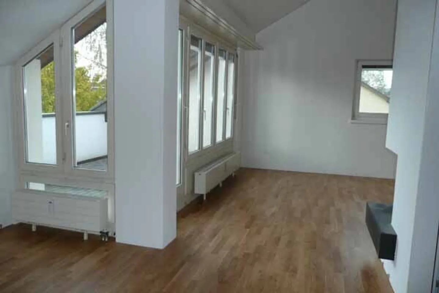 Helle Dachwohnung mit zwei Terrassen - Foto 3 von 4