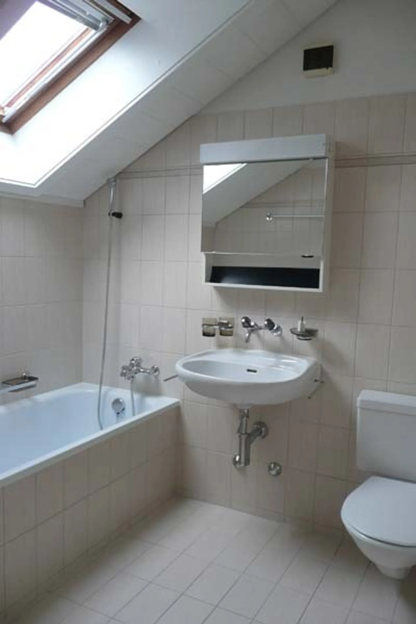 Helle Dachwohnung mit zwei Terrassen - Foto 4 von 4