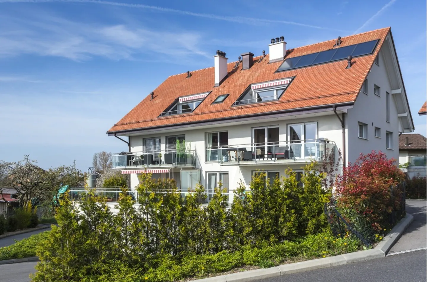 Bright 4.5 rooms with unobstructed view of the lake and two balconies - Photo 1 of 12