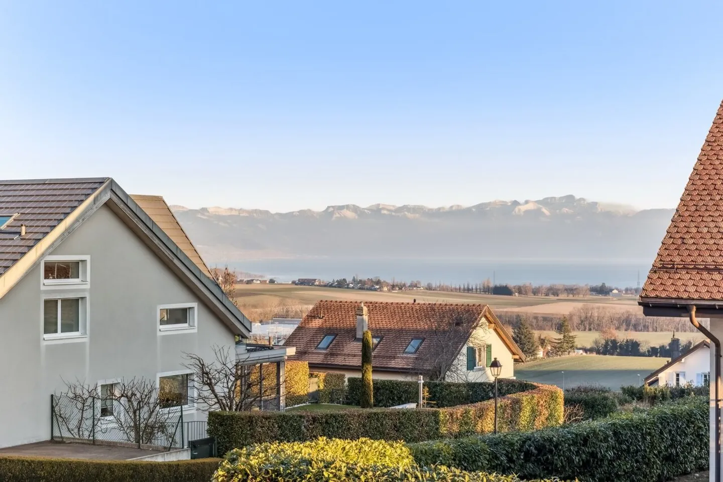 Bright 4.5 rooms with unobstructed view of the lake and two balconies - Photo 2 of 12