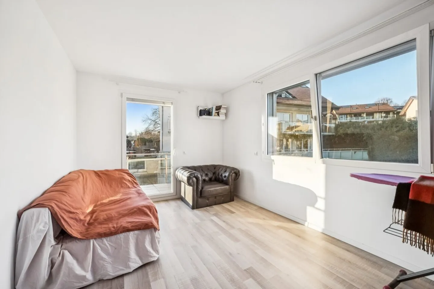 Bright 4.5 rooms with unobstructed view of the lake and two balconies - Photo 9 of 12