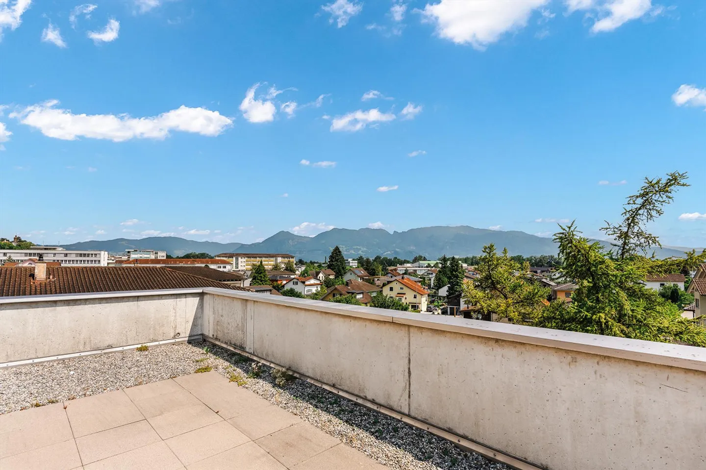 Appartamento moderno in una posizione tranquilla con vista sul verde - Foto 1 di 12
