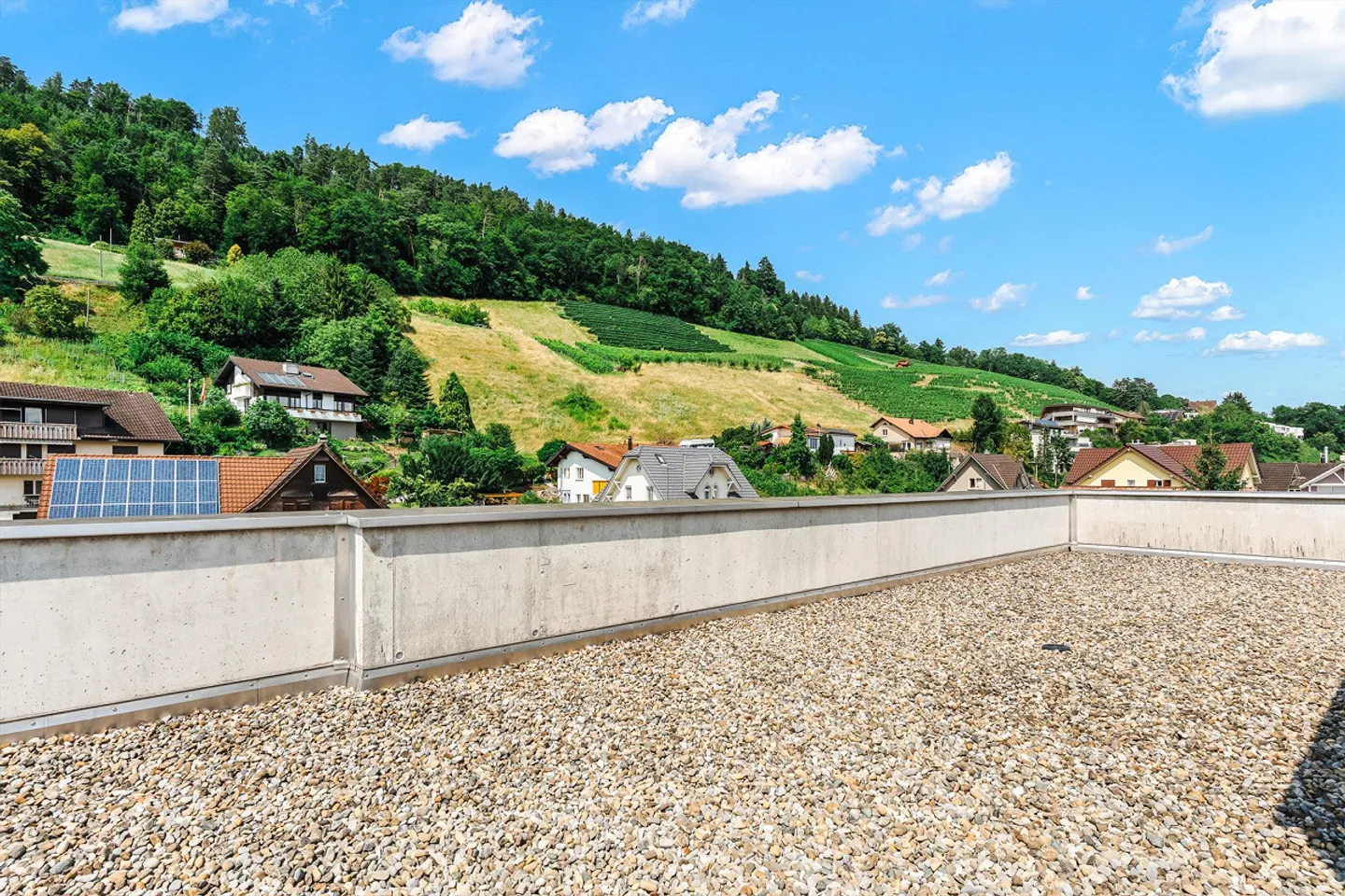Appartamento moderno in una posizione tranquilla con vista sul verde - Foto 2 di 12
