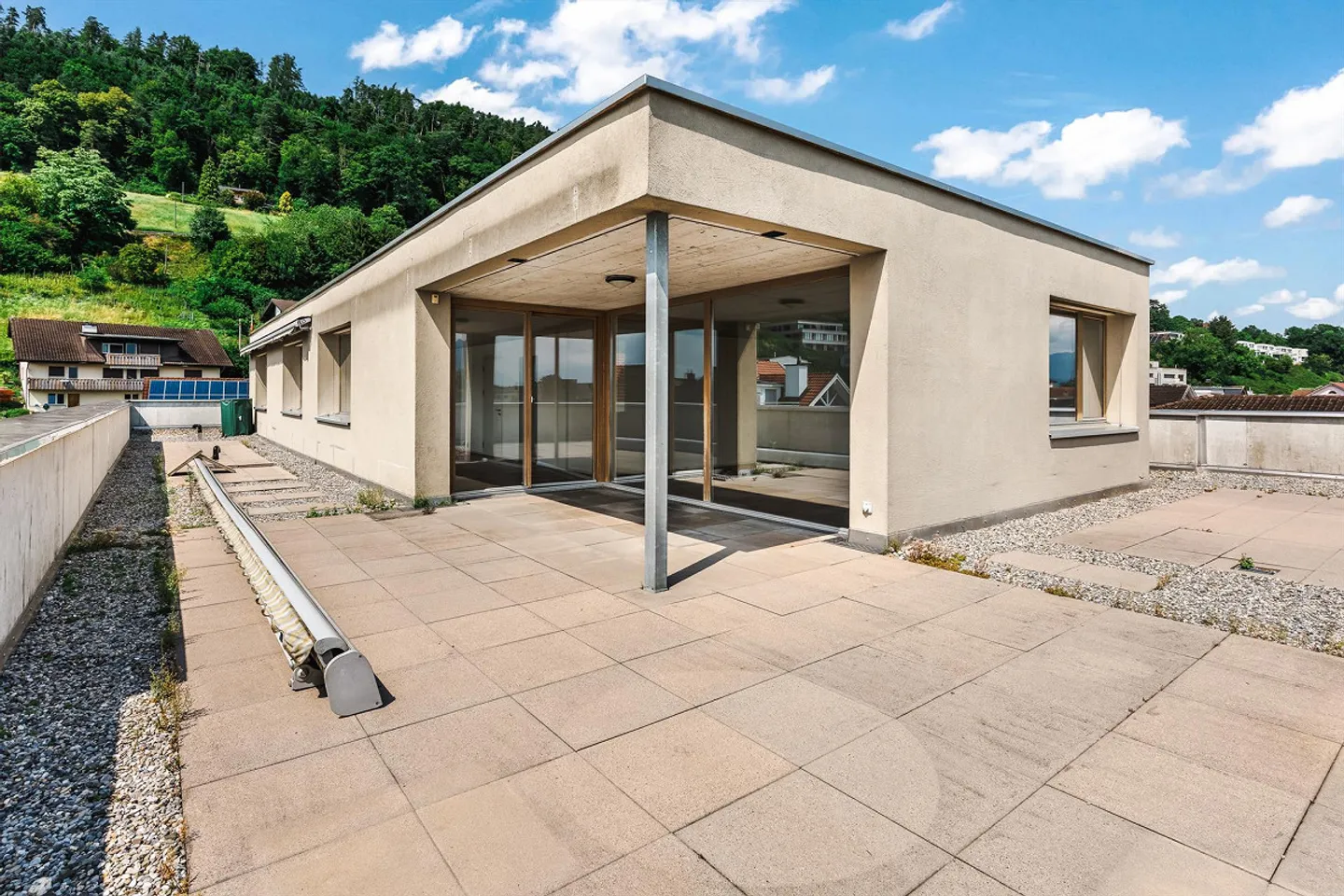 Appartamento moderno in una posizione tranquilla con vista sul verde - Foto 3 di 12