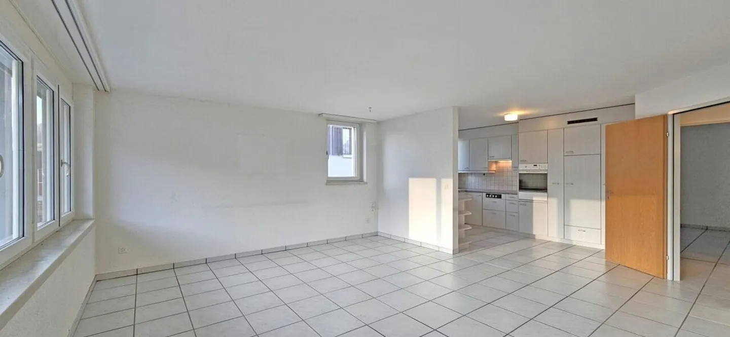 Appartamento familiare moderno con balcone soleggiato e lavanderia privata - Foto 4 di 11