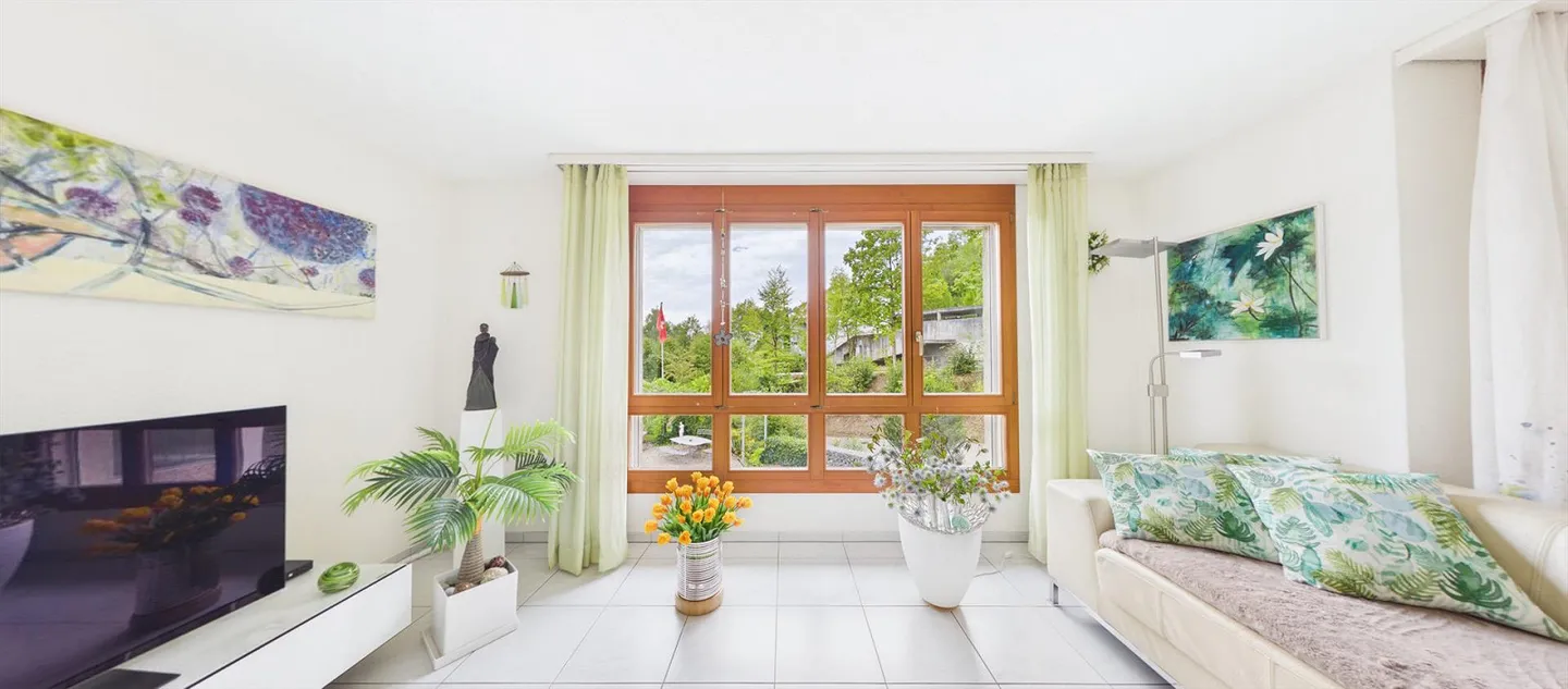 Wohnen mit Feriengefühl – 3.5-Zimmer-Wohnung mit verglastem Balkon - Foto 2 di 14