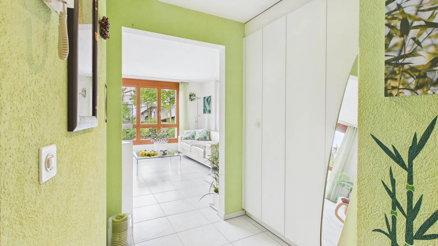 Wohnen mit Feriengefühl – 3.5-Zimmer-Wohnung mit verglastem Balkon - Foto 13 di 14