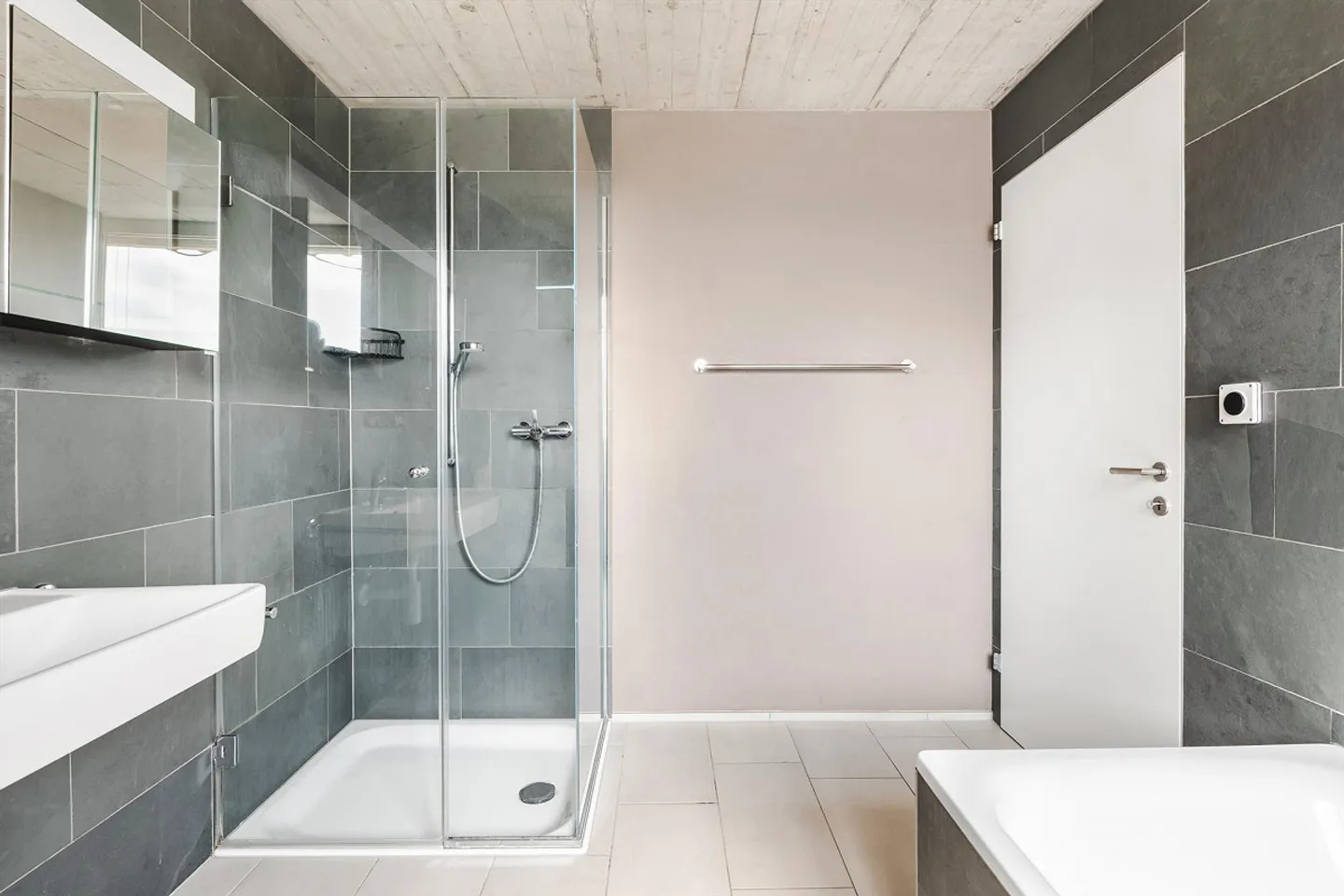 Appartamento moderno in una posizione tranquilla con vista sul verde - Foto 10 di 12