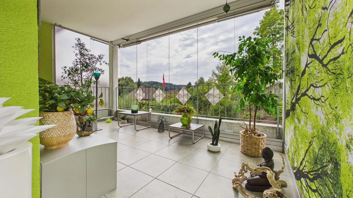 Wohnen mit Feriengefühl – 3.5-Zimmer-Wohnung mit verglastem Balkon - Foto 8 di 14