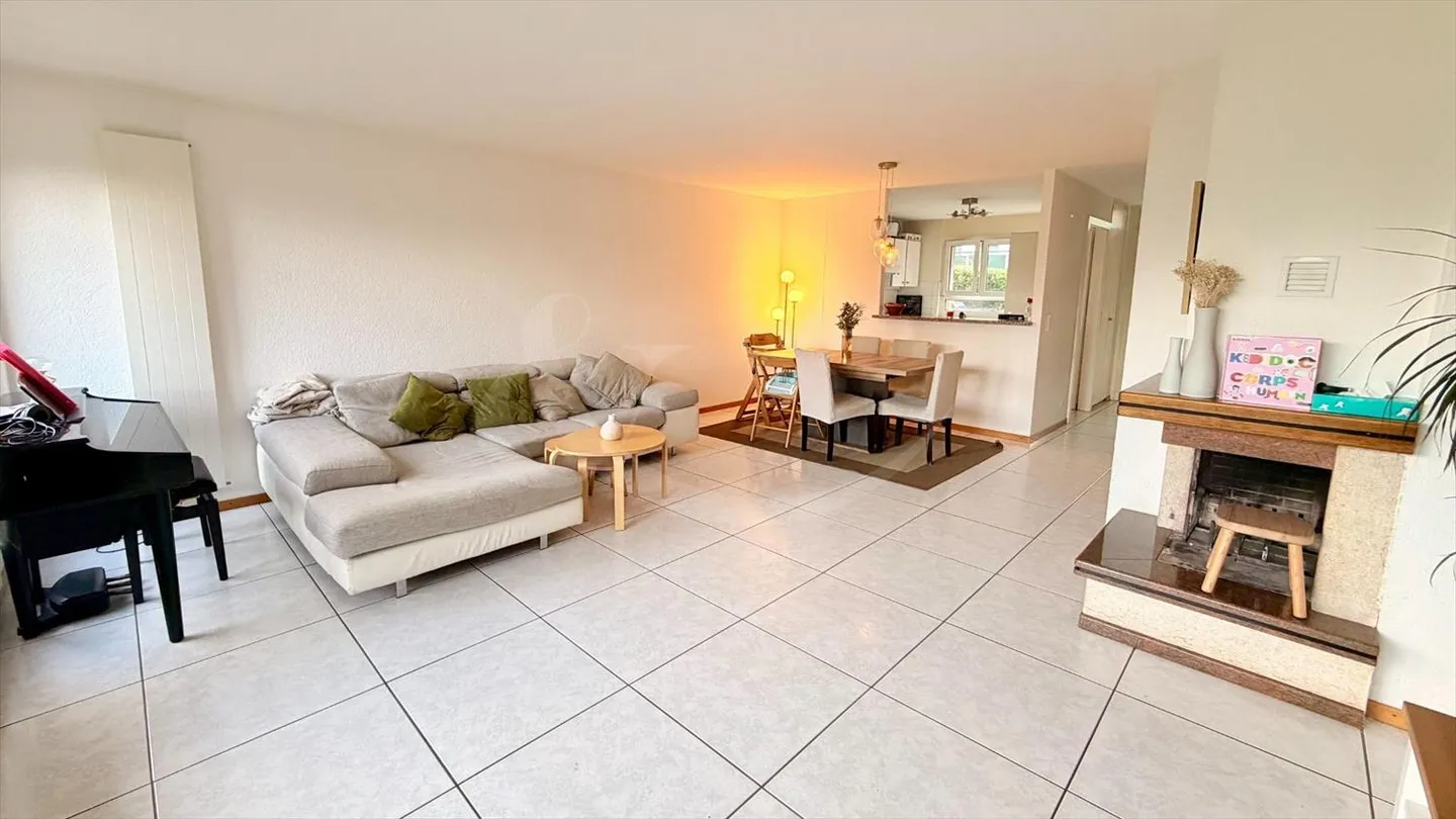 Villa adiacente tranquilla in un quartiere residenziale di Veyrier - Foto 3 di 11