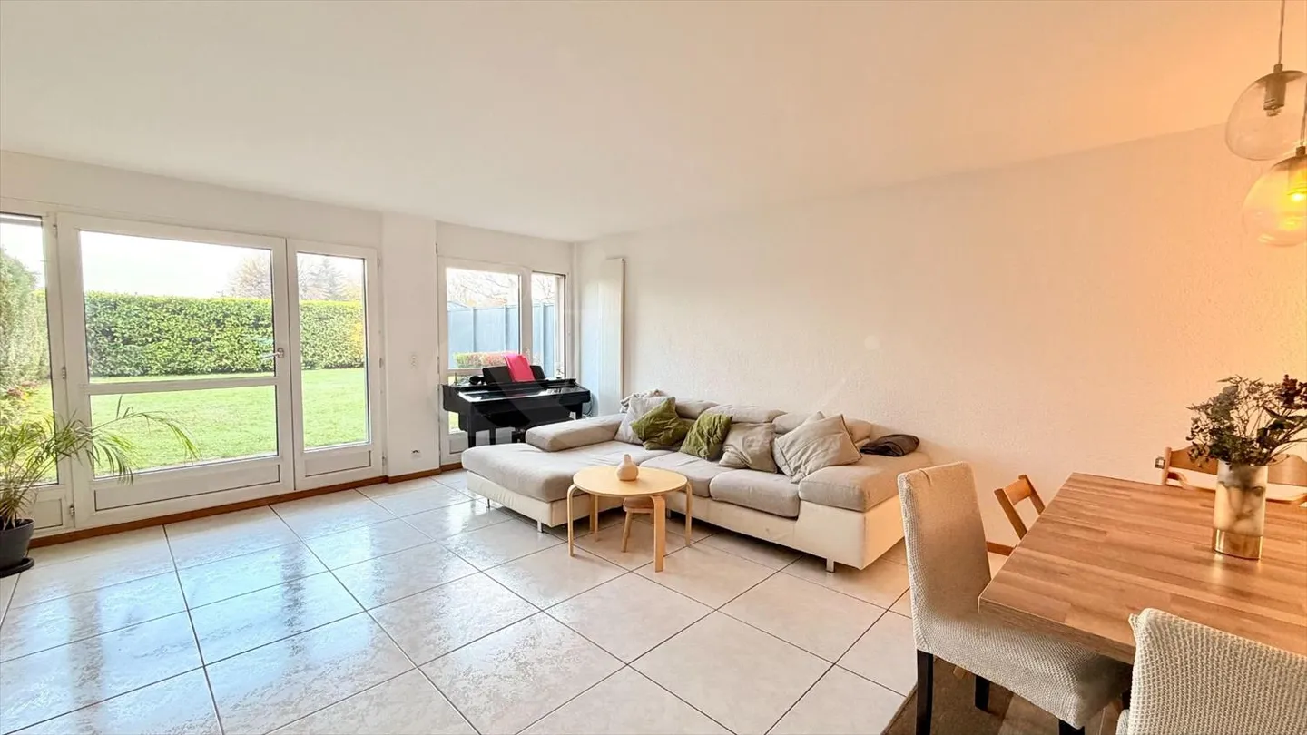 Villa adiacente tranquilla in un quartiere residenziale di Veyrier - Foto 2 di 11