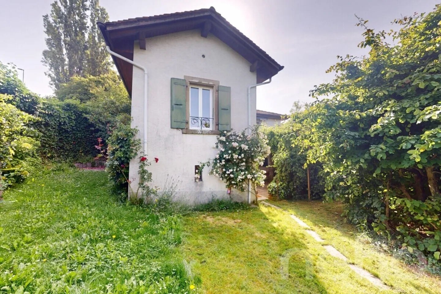 Villa ristrutturata con giardino in posizione privilegiata - Foto 2 di 12