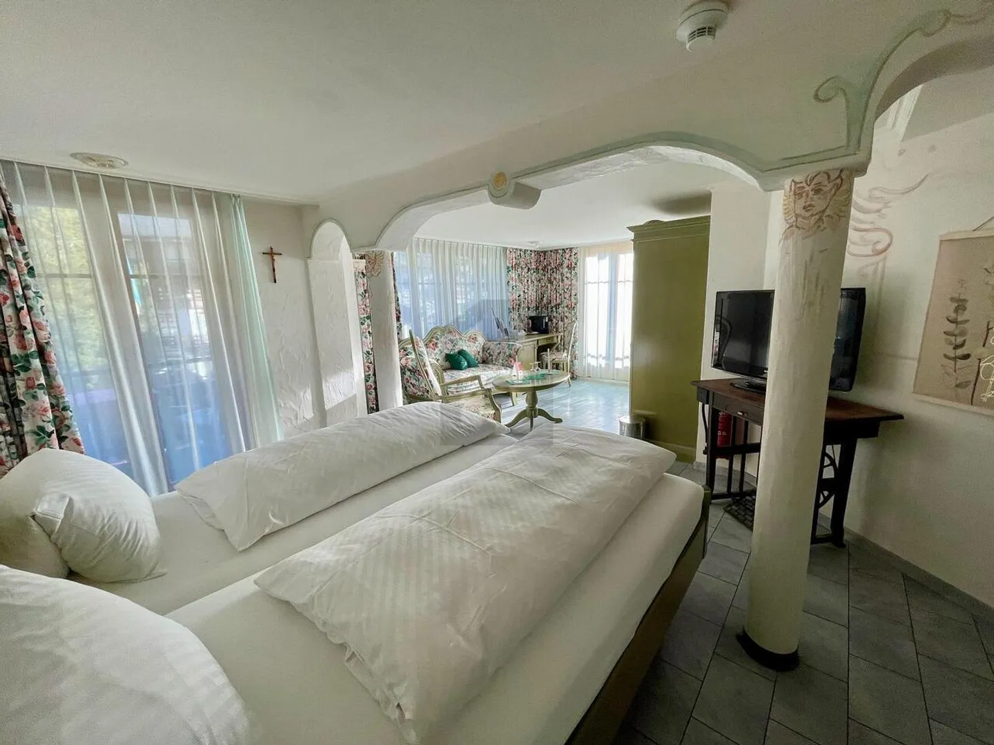 IN BEST LOCATION, WITH WELLNESS - Photo 5 of 6