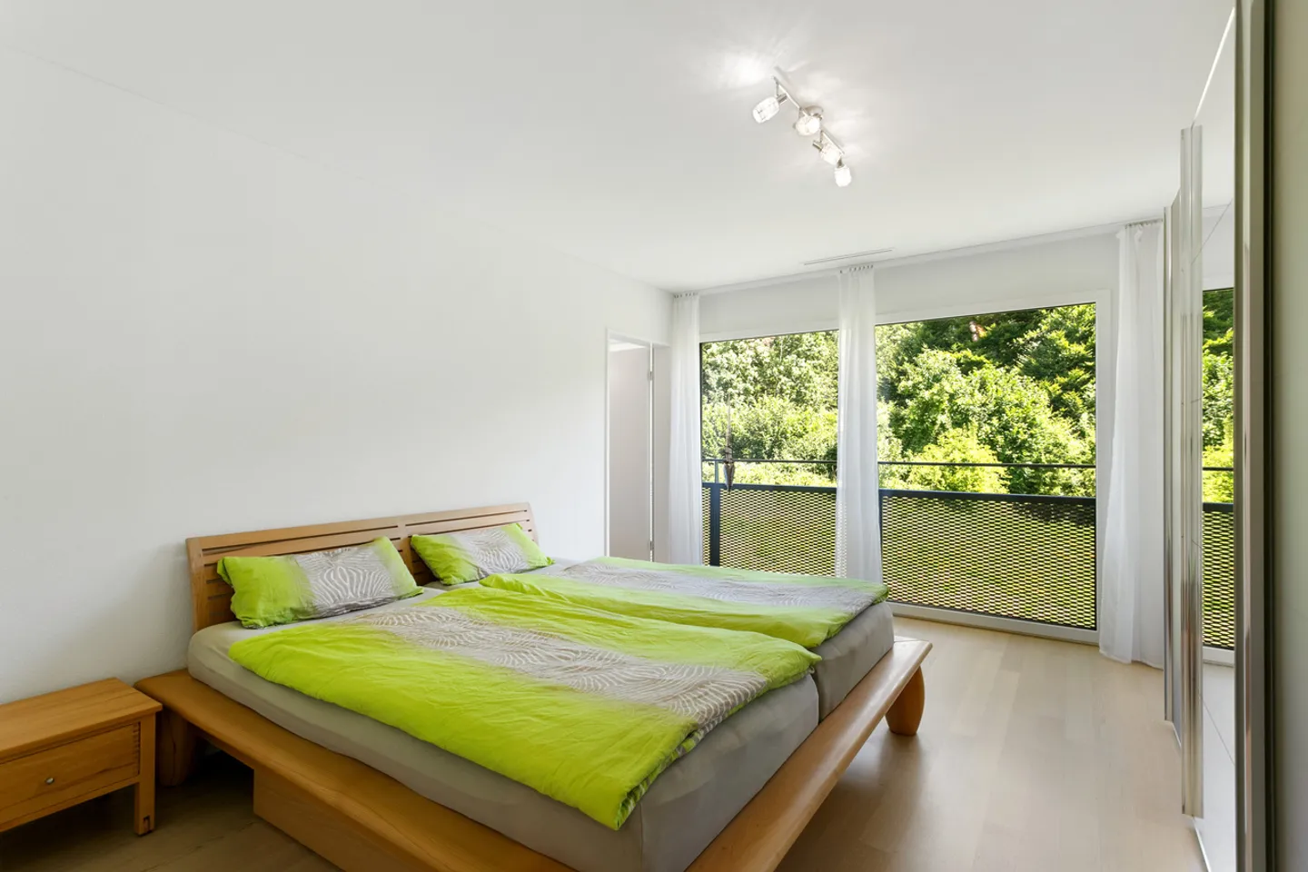 Felicità Verde - Vivere Elegante con Vista sulla Natura - Foto 3 di 8