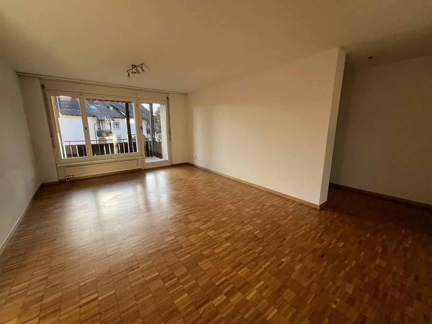 Appartamento affascinante di 3,5 locali a Brüttisellen / Limitato fino al 30.11.2027 - Foto 4 di 10