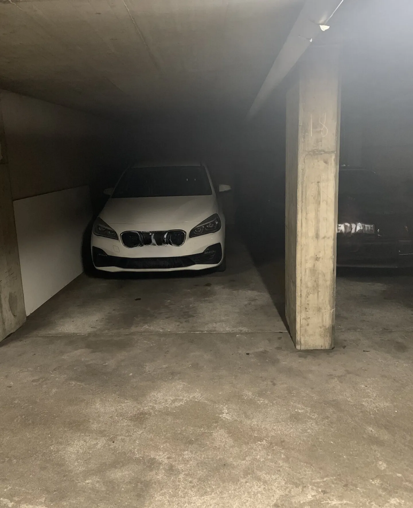 Geneva, 5 min from the UN. Secure underground parking location - Photo 1 of 2