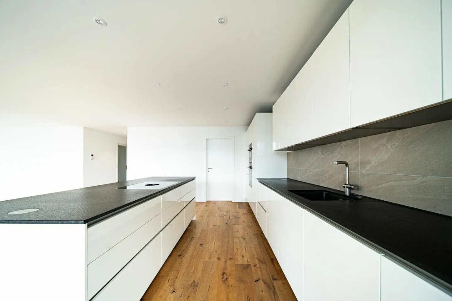 Appartamento di 4.5 locali come nuovo con molto spazio - Foto 3 di 15