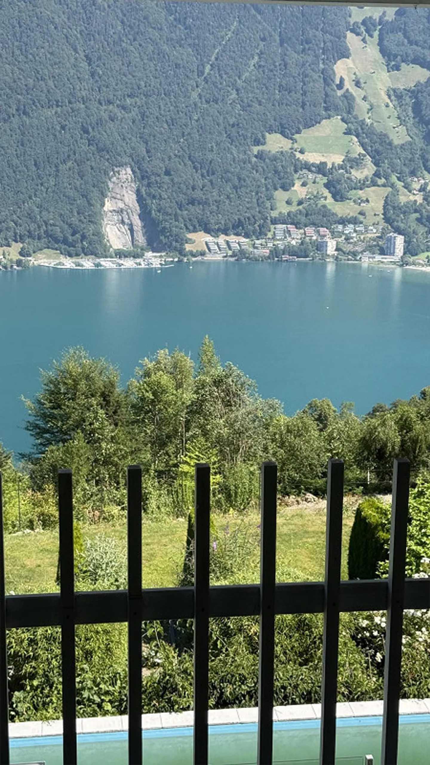 Single-family house with unobstructed lake view of Lake Lucerne - Photo 18 of 18