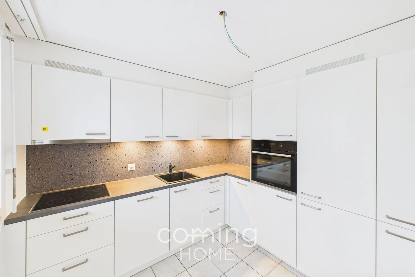 Appartement calme et presque neuf de 4,5 pièces avec jardin d'hiver à Heimberg - Photo 2 sur 14