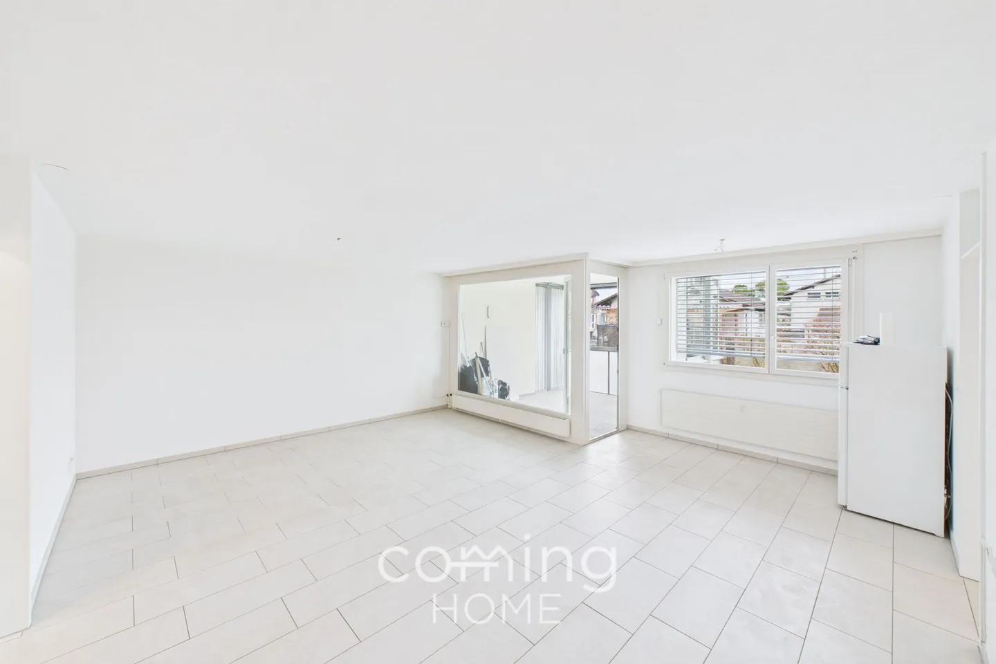 Appartement calme et presque neuf de 4,5 pièces avec jardin d'hiver à Heimberg - Photo 3 sur 14