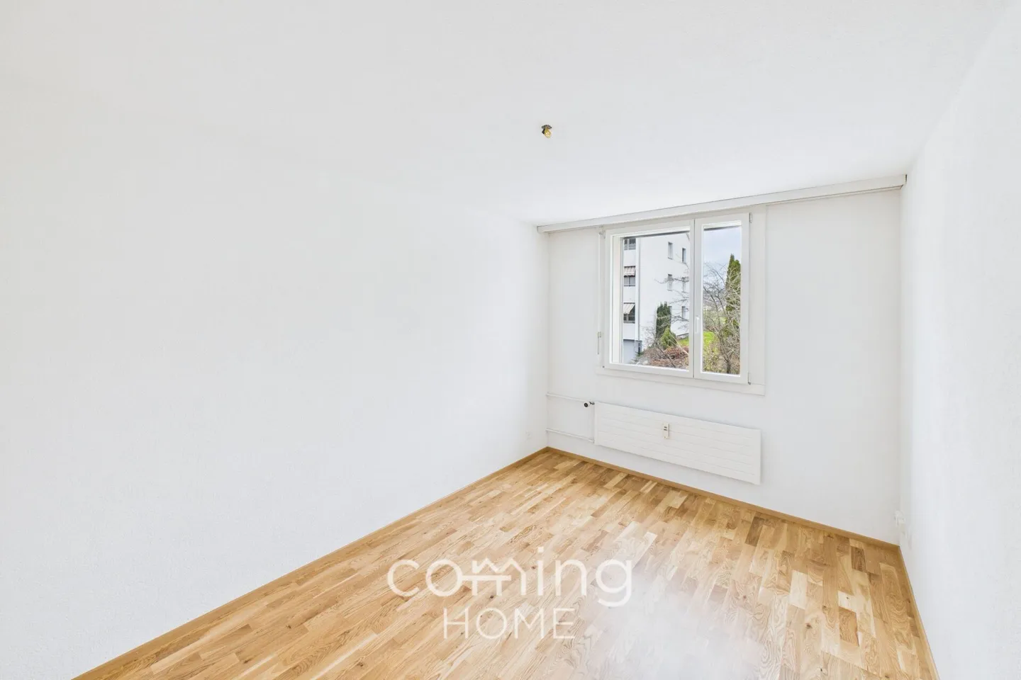 Appartement calme et presque neuf de 4,5 pièces avec jardin d'hiver à Heimberg - Photo 7 sur 14