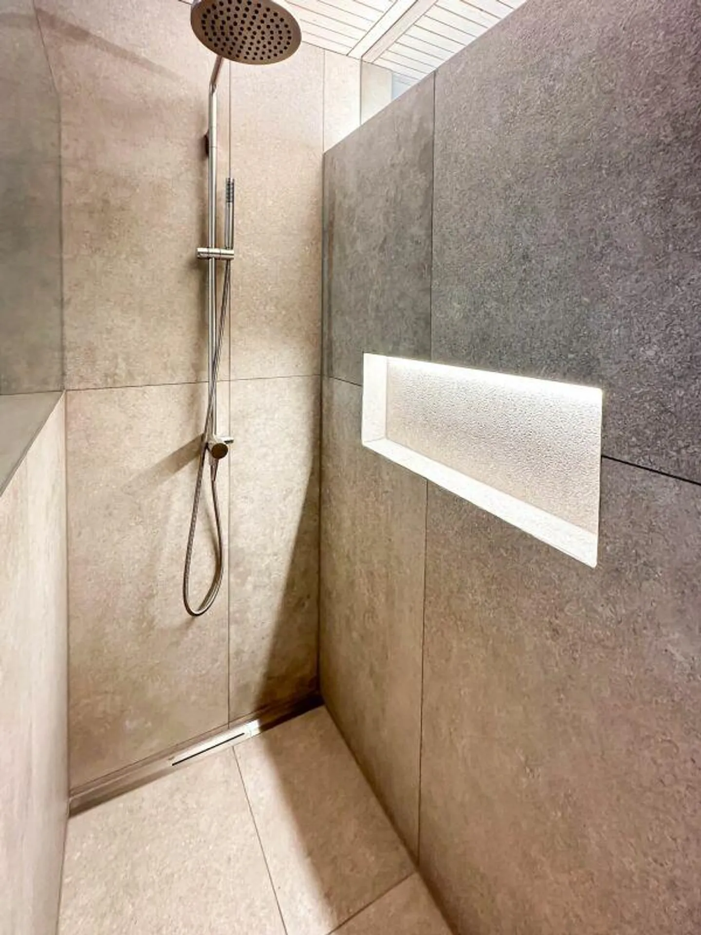 Appartement unique de 4,5 pièces dans un emplacement exceptionnel et gran... - Photo 8 sur 12