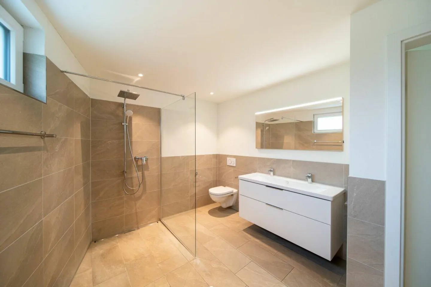 Appartamento di 4.5 locali come nuovo con molto spazio - Foto 5 di 15