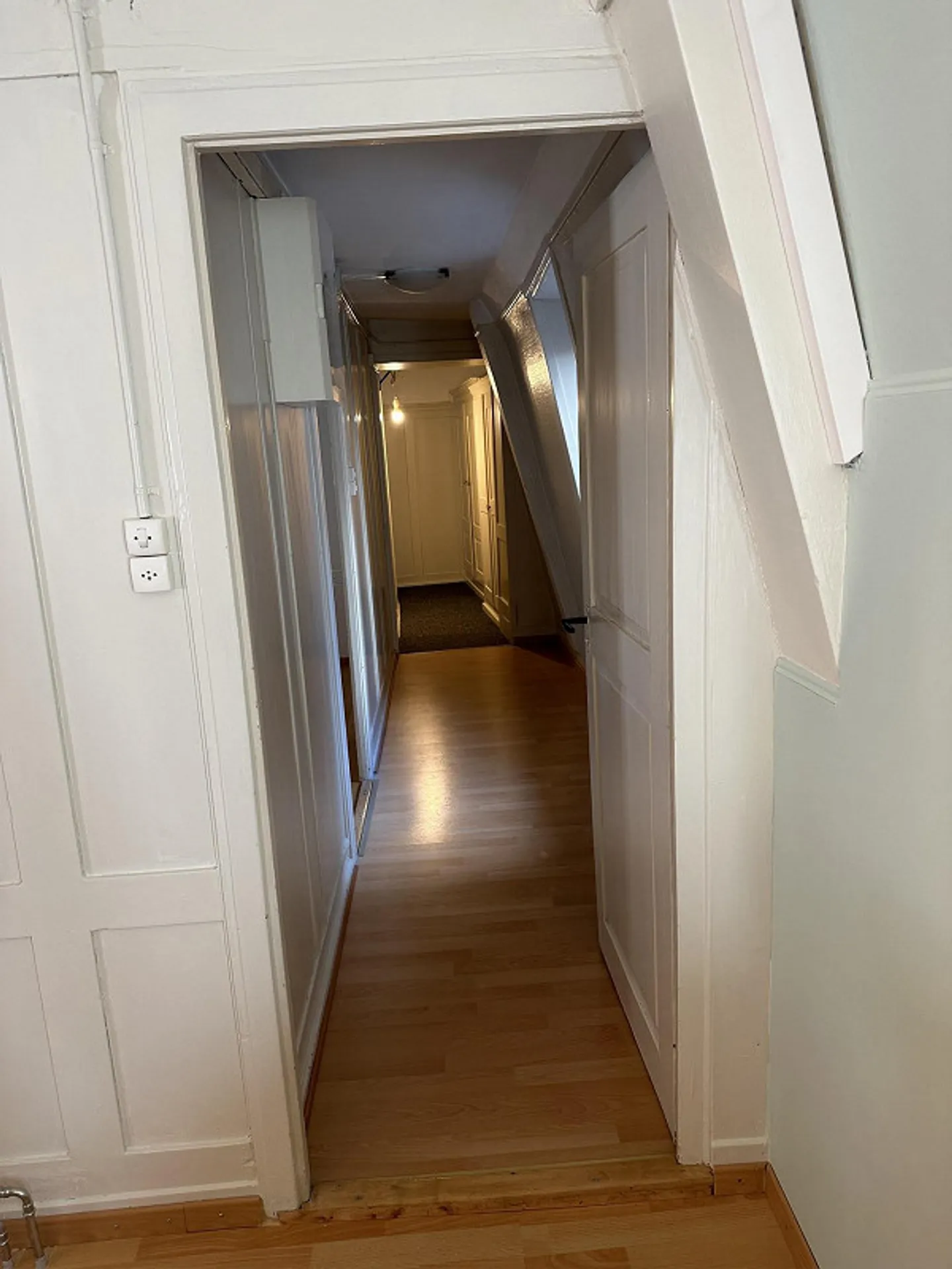 Charmante appartement de 3,5 pièces dans un ancien bâtiment avec vue sur le Rhin - Photo 3 sur 7