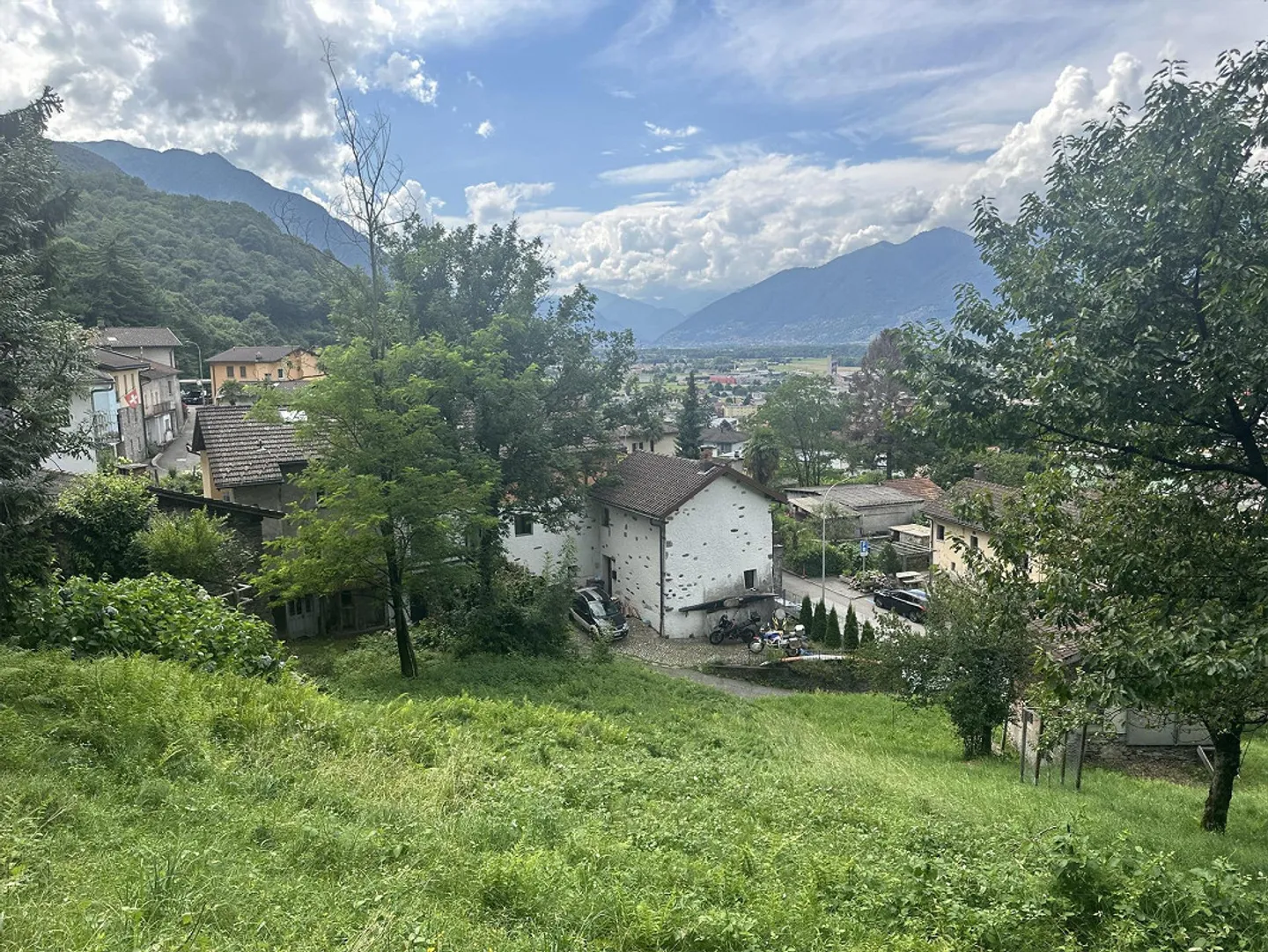 TERRAIN CONSTRUCTIBLE À CADENAZZO – ID 23571 - Photo 2 sur 4