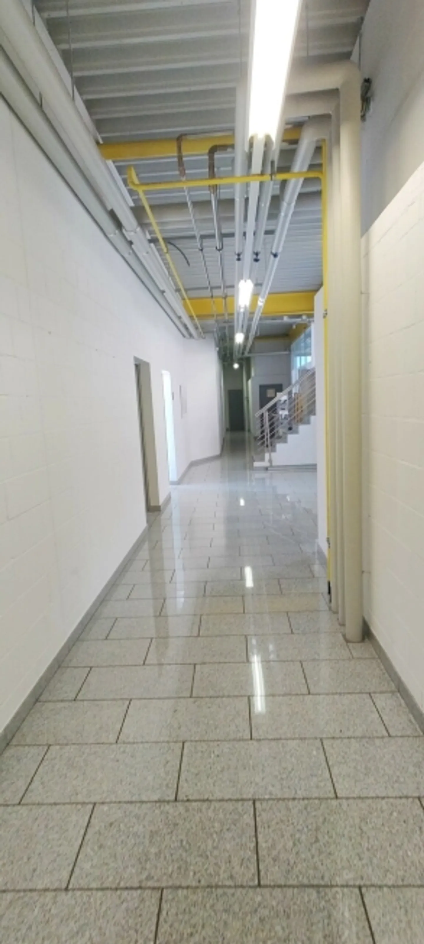 Espace de bureau de 48 m2 près de l'échangeur autoroutier disponible immédiatement à louer - Photo 7 sur 8