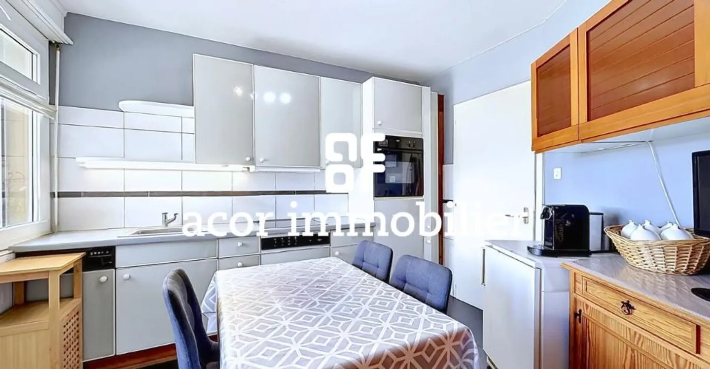 Appartement Charmant avec Balcons - Photo 3 sur 5
