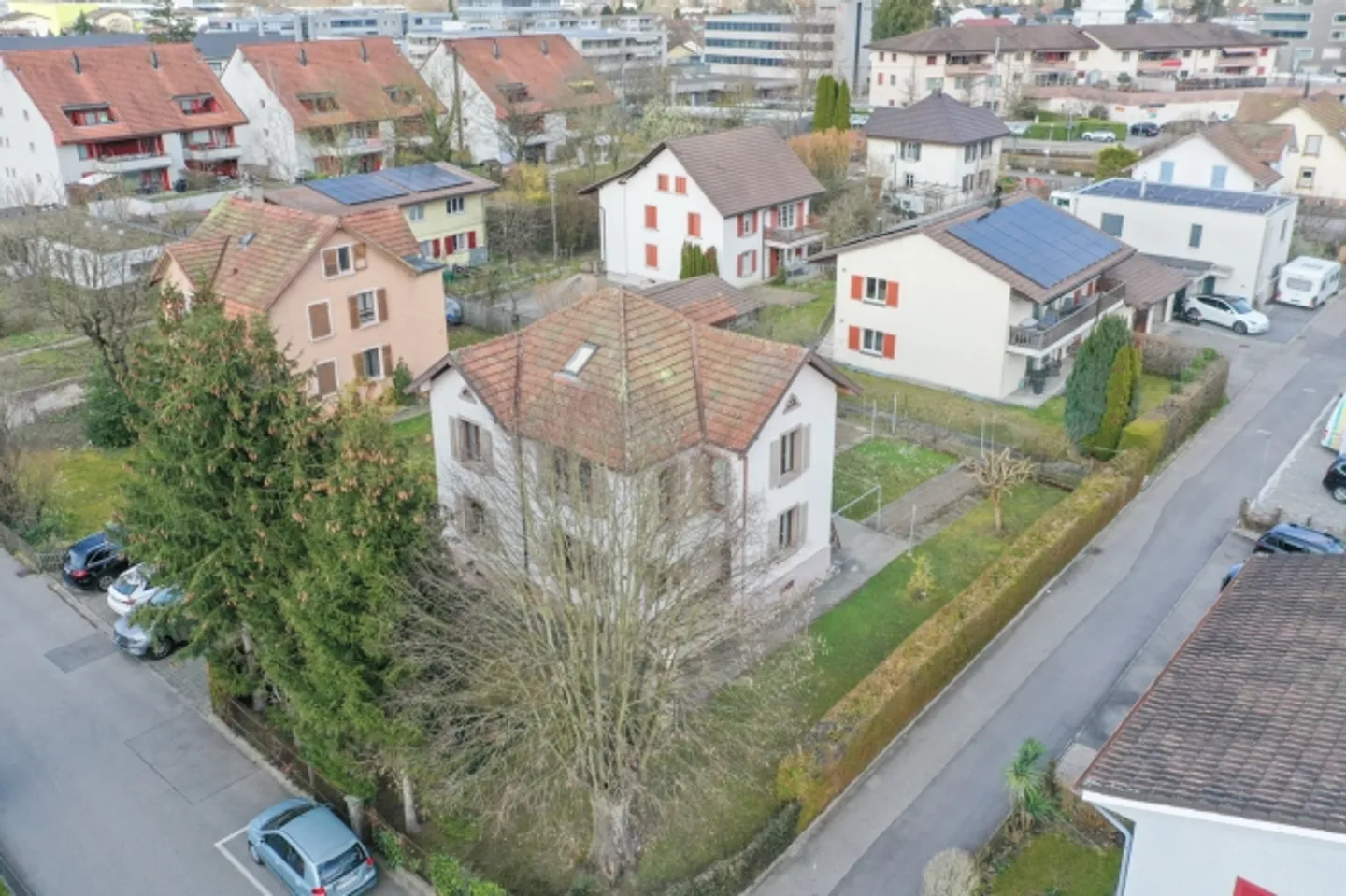 Property in an excellent location on a large plot - Photo 5 of 13