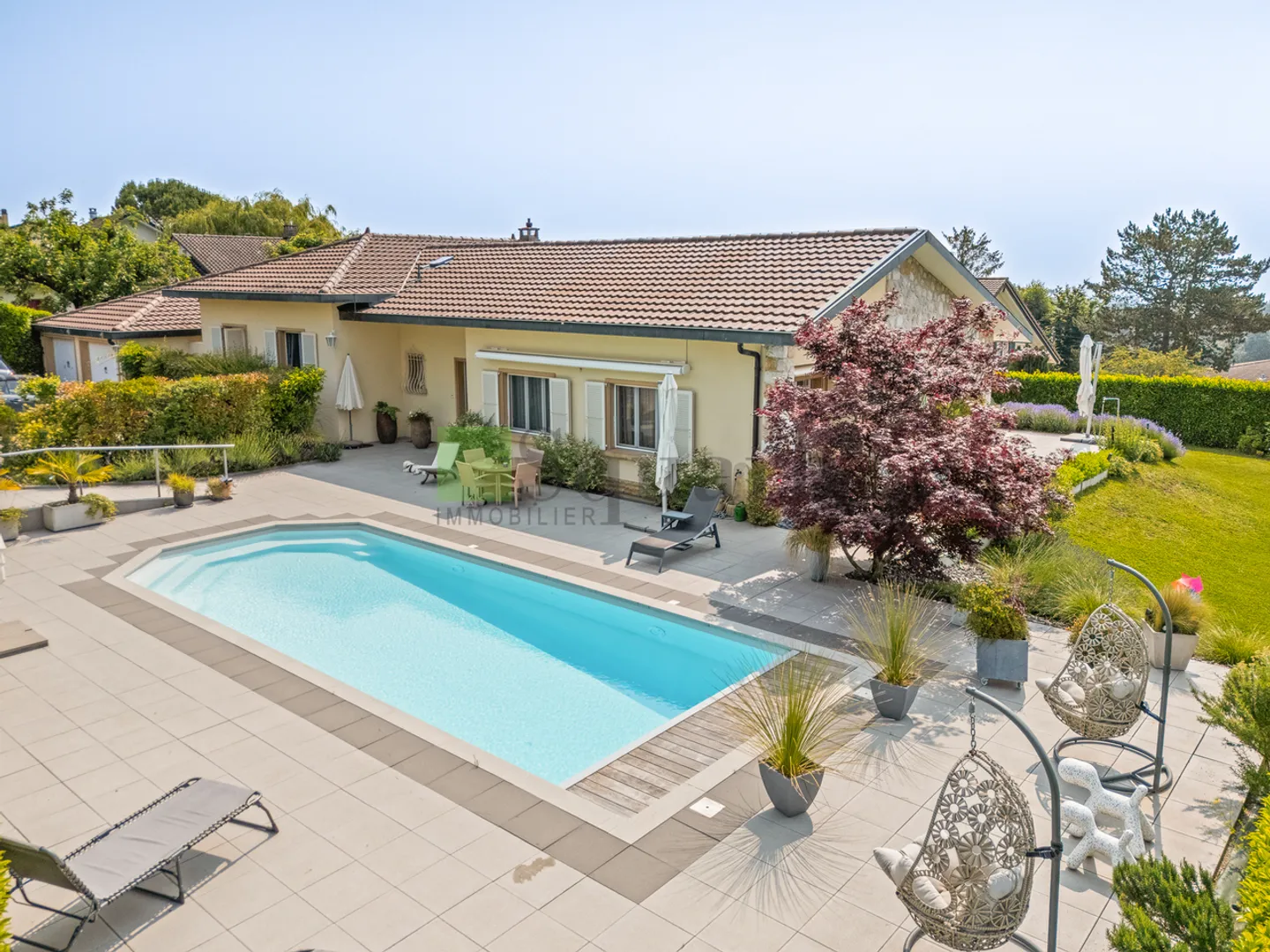 Wunderschöne 7-Zimmer-Einfamilienvilla mit Pool und Seeblick - Foto 2 von 14