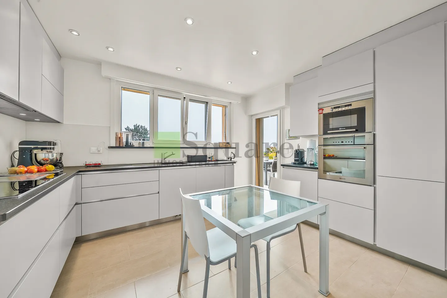 Wunderschöne 7-Zimmer-Einfamilienvilla mit Pool und Seeblick - Foto 6 von 14