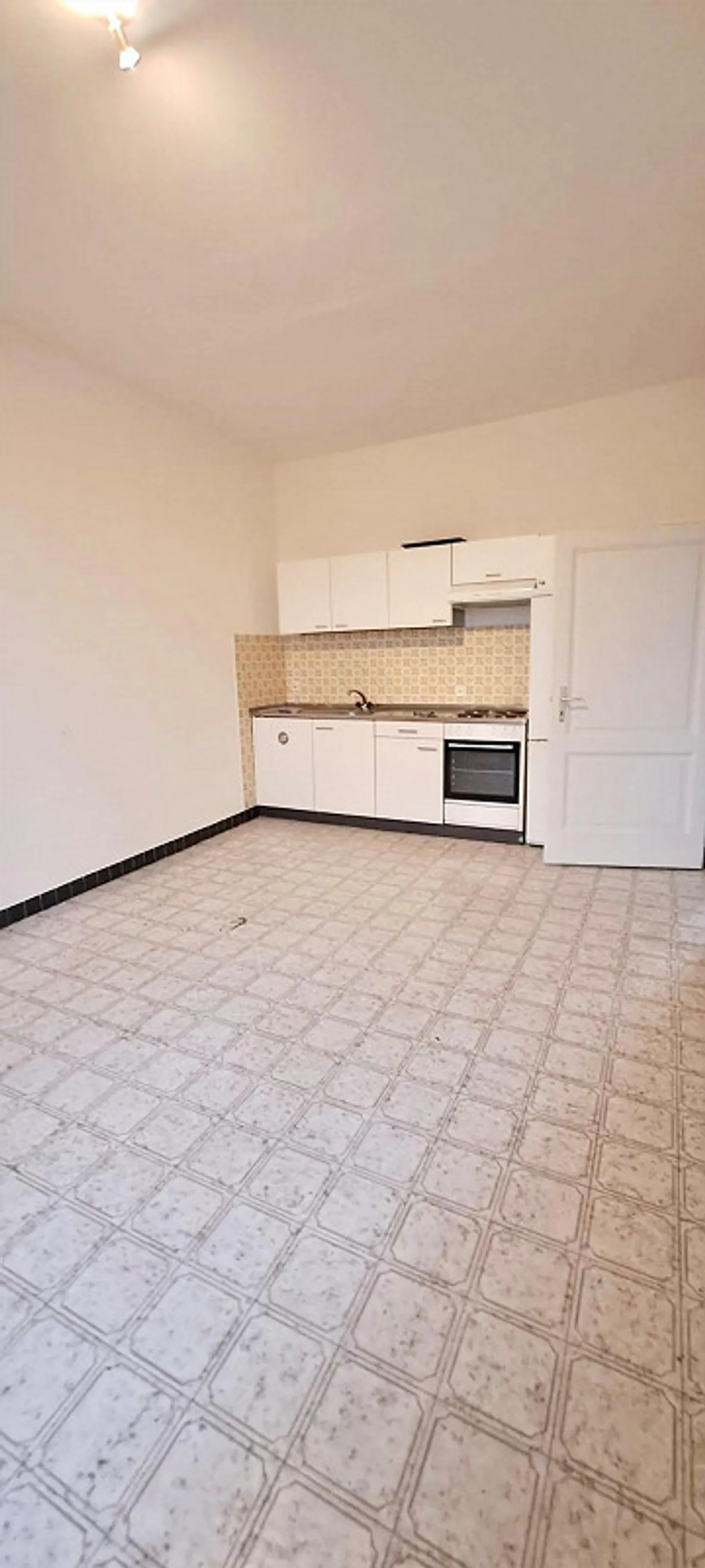 3 1/2 mit Kamin im Zentrum von Balerna - Foto 3 von 7