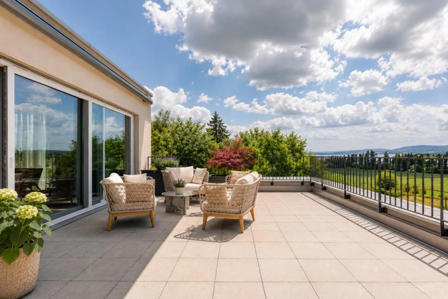Appartement penthouse exclusif avec terrasse panoramique et vue sur le lac - Photo 6 sur 15
