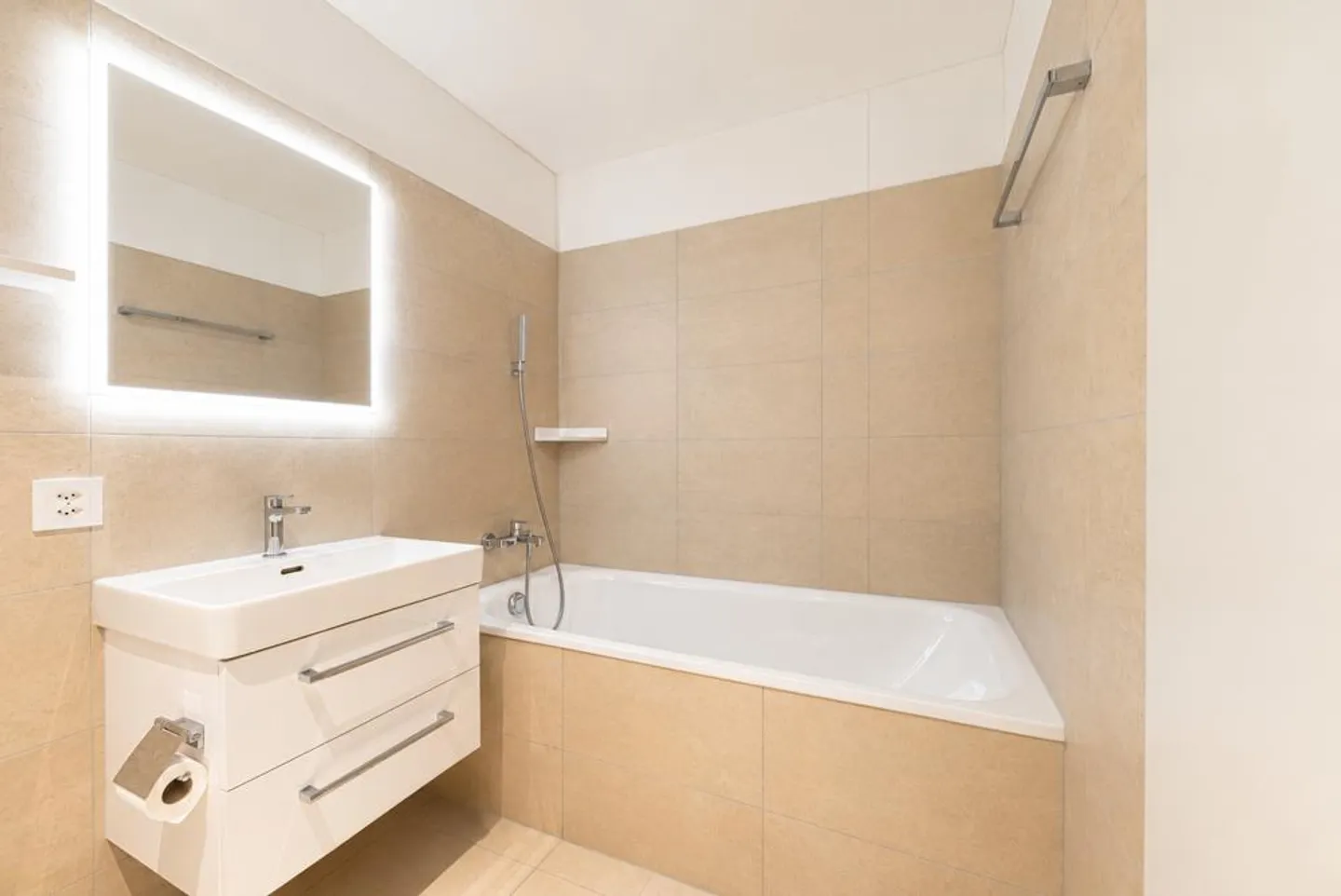 Appartement penthouse exclusif avec terrasse panoramique et vue sur le lac - Photo 12 sur 15
