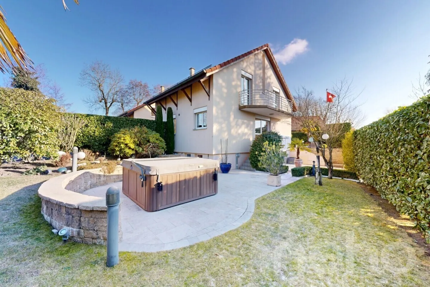 Bella villa familiare con giardino alberato e studio privato - Foto 1 di 12