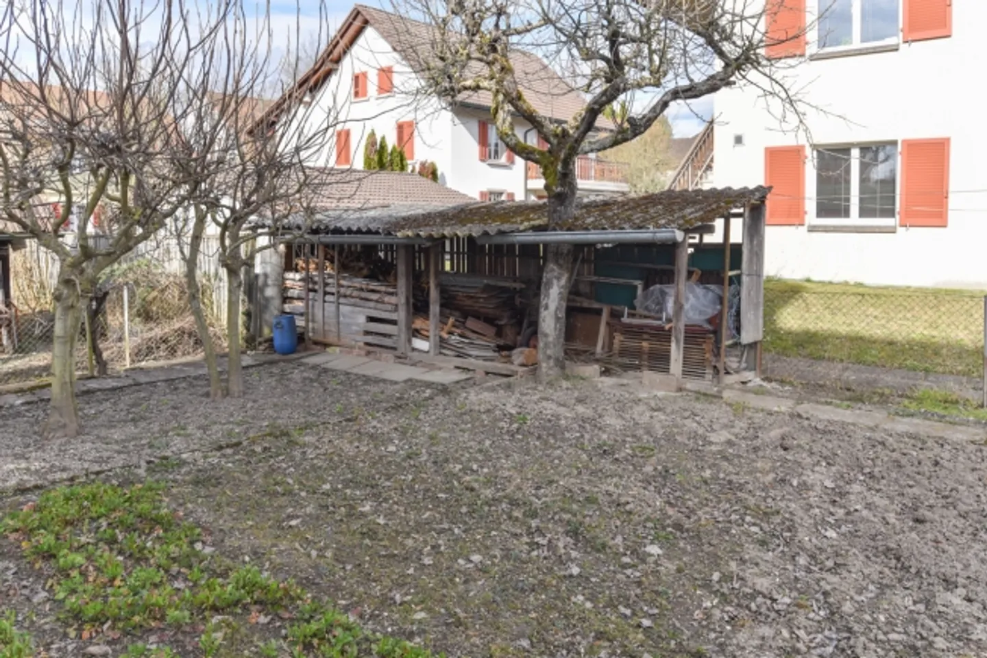 Property in an excellent location on a large plot - Photo 10 of 13