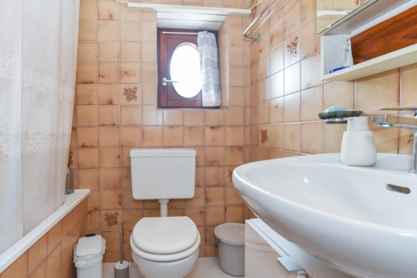 Property in an excellent location on a large plot - Photo 11 of 13